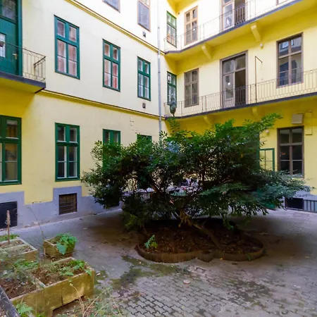 Boulevard Haven W Terrace & Ac By Nw Appartamento Budapest